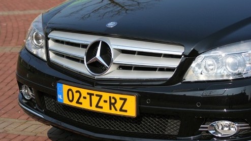 Mercedes-Benz heeft er de laatste jaren steeds meer concurrenten bijgekregen. Naast BMW heeft Audi zich ontpopt tot geduchte tegenstrever, die Das Haus op sommige gebieden  zoals bijvoorbeeld zicht