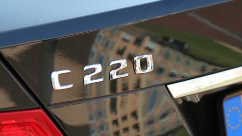 Mercedes-Benz heeft er de laatste jaren steeds meer concurrenten bijgekregen. Naast BMW heeft Audi zich ontpopt tot geduchte tegenstrever, die Das Haus op sommige gebieden  zoals bijvoorbeeld zicht