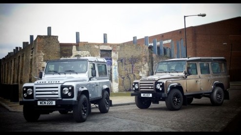 Land Rover heeft op de Autosalon van Brussel de aloude Defender in de schijnwerpers gezet. De Britten komen met een Limited Edition die in ons land de naam Defender Rough zal gaan dragen. Naast unieke
