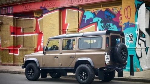 Land Rover heeft op de Autosalon van Brussel de aloude Defender in de schijnwerpers gezet. De Britten komen met een Limited Edition die in ons land de naam Defender Rough zal gaan dragen. Naast unieke