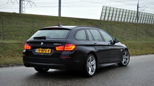 In de klasse waarin BMW met de 5-serie Touring opereert is het voortdurend stuivertje wisselen met de Mercedes E-klasse Estate en Audi A6 Avant. Vooruit, laten we de Volvo V70 ook nog even benoemen. D
