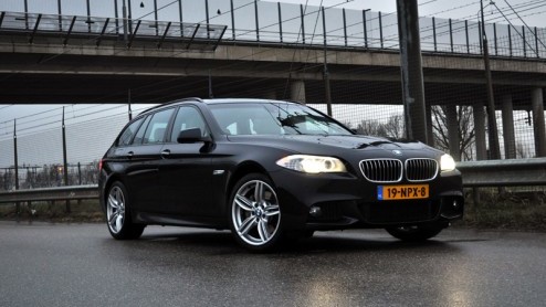 In de klasse waarin BMW met de 5-serie Touring opereert is het voortdurend stuivertje wisselen met de Mercedes E-klasse Estate en Audi A6 Avant. Vooruit, laten we de Volvo V70 ook nog even benoemen. D