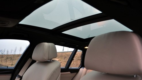 In de klasse waarin BMW met de 5-serie Touring opereert is het voortdurend stuivertje wisselen met de Mercedes E-klasse Estate en Audi A6 Avant. Vooruit, laten we de Volvo V70 ook nog even benoemen. D