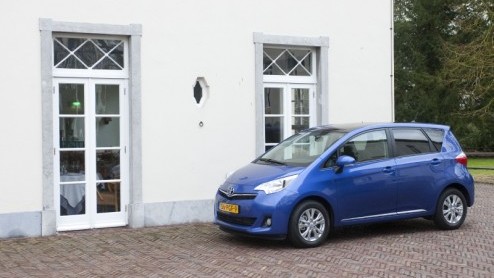 Tot een aantal jaren geleden was er ruimte te over bij Toyota. De Yaris, Corolla en Avensis hadden ieder een ruimtelijke Verso-variant om in de behoefte van ieder gezin te voorzien. In de loop der j