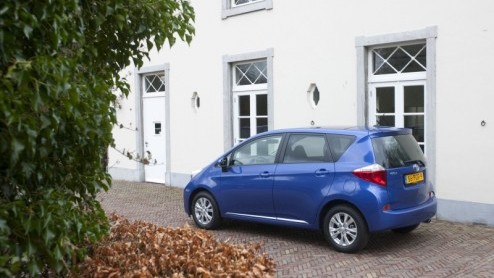 Tot een aantal jaren geleden was er ruimte te over bij Toyota. De Yaris, Corolla en Avensis hadden ieder een ruimtelijke Verso-variant om in de behoefte van ieder gezin te voorzien. In de loop der j