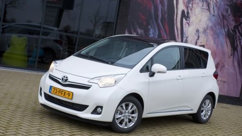 Tot een aantal jaren geleden was er ruimte te over bij Toyota. De Yaris, Corolla en Avensis hadden ieder een ruimtelijke Verso-variant om in de behoefte van ieder gezin te voorzien. In de loop der j