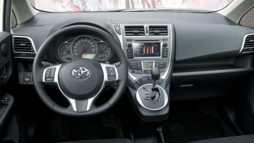 Tot een aantal jaren geleden was er ruimte te over bij Toyota. De Yaris, Corolla en Avensis hadden ieder een ruimtelijke Verso-variant om in de behoefte van ieder gezin te voorzien. In de loop der j