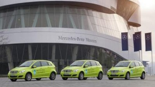 Mercedes-Benz bestaat 125 jaar. Dat jubileum viert het merk aan de hand van het thema 125 jaar innovatie met verschillende evenementen. Met de F-CELL World Drive laat Das Haus zien klaar te zijn voo