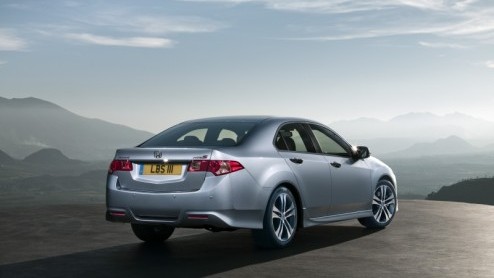 Honda heeft hun middenklasser Accord vernieuwd en presenteert het eindresultaat op de Autosalon van Genve. Naast aandacht voor het opfrissen van de carrosserie en het interieur is ook de motortechnie