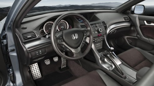 Honda heeft hun middenklasser Accord vernieuwd en presenteert het eindresultaat op de Autosalon van Genve. Naast aandacht voor het opfrissen van de carrosserie en het interieur is ook de motortechnie
