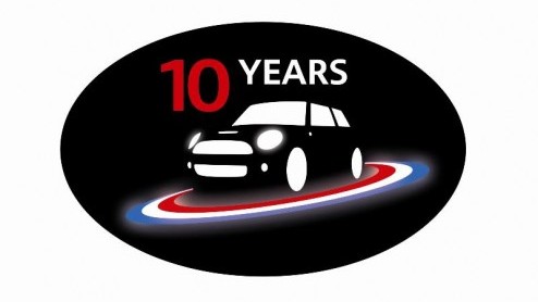 De 'new' MINI bestaat tien jaar en dat moet natuurlijk gevierd worden. MINI doet dat met een speciale 10 Years editie van de Cooper hatchback.