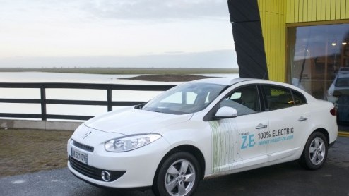 Voor Renault is de tijd nu rijp om elektrische autos op de markt te gaan brengen. De Fransen pakken die gedachte zeer voortvarend aan en hebben vanaf oktober dit jaar twee en in 2012 vier modellen in