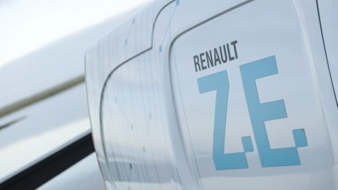 Voor Renault is de tijd nu rijp om elektrische autos op de markt te gaan brengen. De Fransen pakken die gedachte zeer voortvarend aan en hebben vanaf oktober dit jaar twee en in 2012 vier modellen in