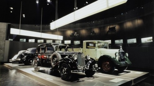 Mercedes-Benz viert in 2011 niet alleen het 125-jarig bestaan van het concern, maar ook het feit dat het dit jaar 75 jaar geleden is dat het merk de 260 D introduceerde, de eerste personenwagen ter we