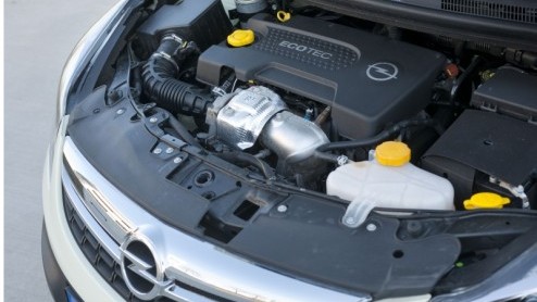 Opel heeft de Corsa wederom een facelift gegeven. Nadat vorig jaar vooral de techniek eens onder de loep werd genomen is het nu dan tijd voor een uiterlijke opfrisser. Omdat de Corsa daar begrijpelijk