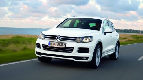 Is de nieuwe Volkswagen Touareg niet sportief genoeg? Daar is nu voor een deel wat aan te doen met het R-Line pakket. Het (exterieur)pakket geeft de Touareg visueel nog meer spieren en maakt daardoor