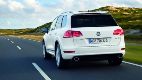 Is de nieuwe Volkswagen Touareg niet sportief genoeg? Daar is nu voor een deel wat aan te doen met het R-Line pakket. Het (exterieur)pakket geeft de Touareg visueel nog meer spieren en maakt daardoor
