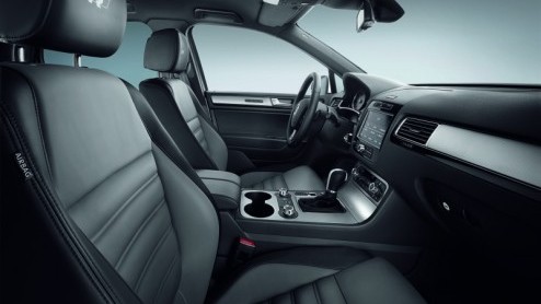 Is de nieuwe Volkswagen Touareg niet sportief genoeg? Daar is nu voor een deel wat aan te doen met het R-Line pakket. Het (exterieur)pakket geeft de Touareg visueel nog meer spieren en maakt daardoor
