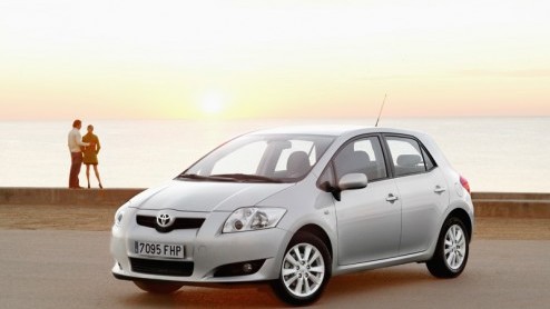 Als een automerk breekt met een gevestigde naam, dan is er wat aan de hand. Toyota ruilde begin dit jaar de naam Corolla in voor Auris, in de populaire Golf-klasse. De drie- en vijfdeurs hatchbacks