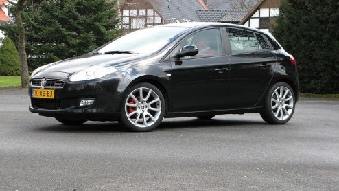 Als je op de naam af moet gaan, lijkt de nieuwe Fiat voor de compacte middenklasse een stapje terug, want die heet weer Bravo. Maar in werkelijkheid zijn het twee stappen vooruit, vooral bij het desig