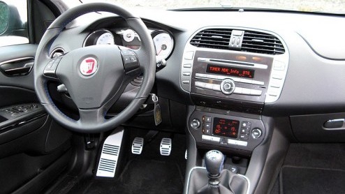 Als je op de naam af moet gaan, lijkt de nieuwe Fiat voor de compacte middenklasse een stapje terug, want die heet weer Bravo. Maar in werkelijkheid zijn het twee stappen vooruit, vooral bij het desig