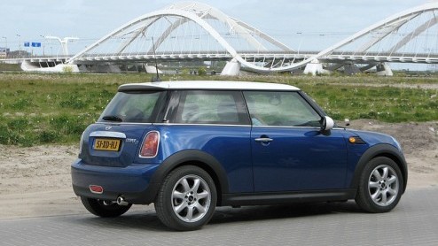 Het motorengamma van de Mini is nu compleet, want een 1,4 liter 95 pk instapversie en een diesel zijn aan de reeks toegevoegd. Bij de vorige Mini zag de importeur de dieselversie voor Nederland niet z
