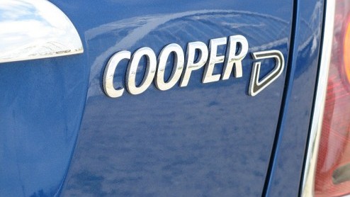 Het motorengamma van de Mini is nu compleet, want een 1,4 liter 95 pk instapversie en een diesel zijn aan de reeks toegevoegd. Bij de vorige Mini zag de importeur de dieselversie voor Nederland niet z