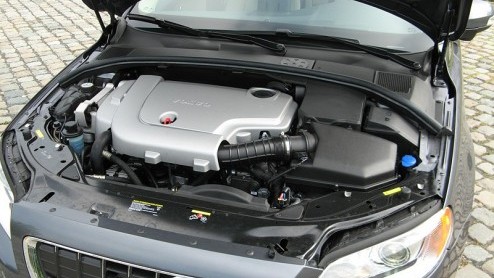Volvo geldt niet alleen als de uitvinder van de combi, maar doet er ook al heel lang uitmuntende zaken mee. Op dat succes zijn de Zweden zuinig en dus is de V70 vrij behoedzaam vernieuwd.
