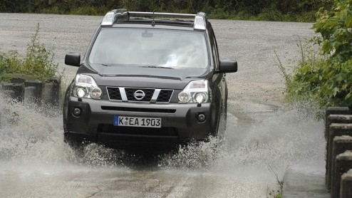 Van de meeste SUVs in de populaire prijsklasse hoef je geen bijzondere terreinkwaliteiten te verwachten. Vaak hebben ze zelfs alleen voorwielaandrijving, maar zelfs met vierwielaandrijving is een bos