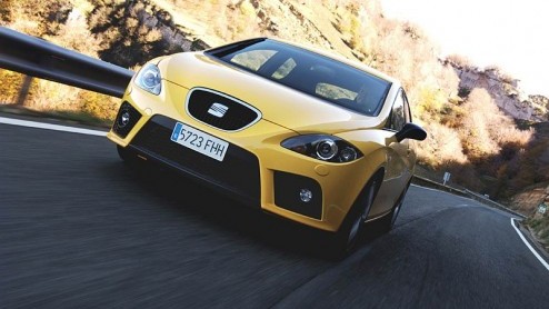 Aan de sportuitrusting van de Seat Leon Cupra ontbreekt weinig. Hij is onwaarschijnlijk snel, heeft een uitmuntend weggedrag en ziet er van binnen en van buiten zeer smakelijk uit. Bovendien is hij oo