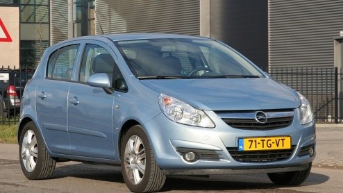 Opel is weer het best verkochte automerk in Nederland. In het eerste half jaar van 2007 verkocht Opel 28.151 auto's, 12 stuks meer dan Volkswagen, dat daarmee van de troon werd gestoten en nu de tweed