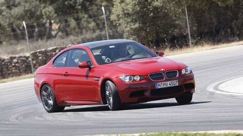 Bij de eerste kennismaking met de nieuwe BMW M3 hinken we een beetje op twee gedachten. Wat een prachtig klinkende en presterende sportmachine staat er onder de motorkap (met bult) van deze nieuwste M