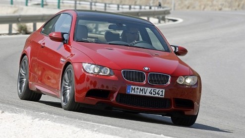 Bij de eerste kennismaking met de nieuwe BMW M3 hinken we een beetje op twee gedachten. Wat een prachtig klinkende en presterende sportmachine staat er onder de motorkap (met bult) van deze nieuwste M