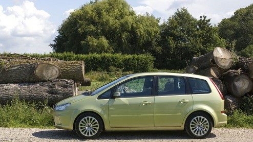 Bio-ethanol wil als brandstof maar niet van de grond komen in ons land. Niet zo vreemd als je weet dat het spul 1,94 euro kost aan de pomp. Maar toch doe je er verstandig aan om nu al een auto te kope