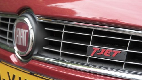 De turbocompressor is bezig aan een krachtige comeback. Maar dit keer wordt hij niet zozeer toegepast voor sportieve doeleinden, maar uit economische motieven. Brandstofverbruik en CO2-uitstoot moeten