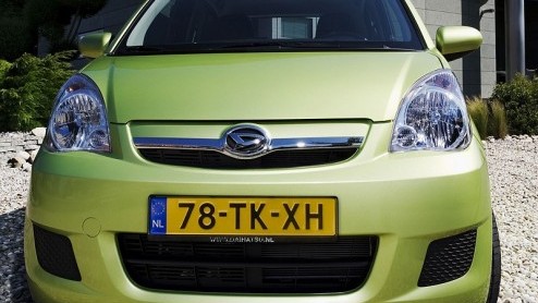 De nieuwe Cuore van Daihatsu belooft zo zuinig te zijn dat de Nederlandse importeur van de introductie voor ons een zuinigheidswedstrijdje heeft gemaakt. Maar geen enkele deelnemer weet met de zuinig