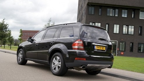 De nieuwe GL-klasse van Mercedes maakt op alle mogelijke manieren indruk. Hij is niet alleen groot, snel, luxueus en comfortabel, ook zijn prijskaart (het verkleinwoord is hier echt niet op zn plaats