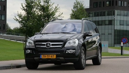 De nieuwe GL-klasse van Mercedes maakt op alle mogelijke manieren indruk. Hij is niet alleen groot, snel, luxueus en comfortabel, ook zijn prijskaart (het verkleinwoord is hier echt niet op zn plaats