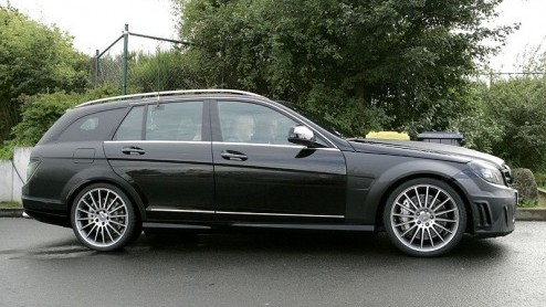 Over enkele weken trekken de Mercedes-bazen het laken van de combiversie C-klasse op de IAA in Frankfurt, maar onze spionagefotografen betrapten de auto al in de buurt van Stuttgart.