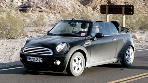 Mini maakt haast met de completering van het gamma. Na de Clubman staat de cabriolet op het programma, die in het voorjaar van 2008 op de markt zal komen. Nabij het Amerikaanse hoofdkwartier werd dit 