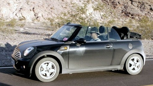 Mini maakt haast met de completering van het gamma. Na de Clubman staat de cabriolet op het programma, die in het voorjaar van 2008 op de markt zal komen. Nabij het Amerikaanse hoofdkwartier werd dit 