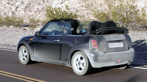 Mini maakt haast met de completering van het gamma. Na de Clubman staat de cabriolet op het programma, die in het voorjaar van 2008 op de markt zal komen. Nabij het Amerikaanse hoofdkwartier werd dit 
