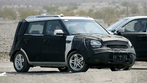 Kia gaat onverdroten verder met de uitbreiding van het modelgamma. Voor eind 2008 of begin 2009 staat de Soul op het programma, een wat vierkantige MPV-achtige creatie.