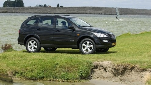 Het Koreaanse merk SsangYong is vooral bekend als 4x4 specialist en de daarbij horende kleine aantallen verkochte autos. Maar dat gaat de komende jaren ingrijpend veranderen en daar is de facelift va