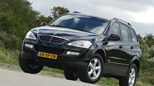 Het Koreaanse merk SsangYong is vooral bekend als 4x4 specialist en de daarbij horende kleine aantallen verkochte autos. Maar dat gaat de komende jaren ingrijpend veranderen en daar is de facelift va