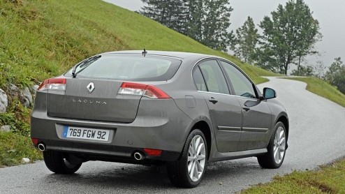 Commercieel gesproken is de Renault Laguna altijd een succes geweest, maar het huidige model heeft wel behoorlijk wat kritiek te verduren gehad vanwege kwaliteitsproblemen. In de nieuwe Laguna zet Ren