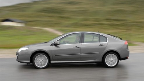 Commercieel gesproken is de Renault Laguna altijd een succes geweest, maar het huidige model heeft wel behoorlijk wat kritiek te verduren gehad vanwege kwaliteitsproblemen. In de nieuwe Laguna zet Ren