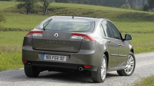 Commercieel gesproken is de Renault Laguna altijd een succes geweest, maar het huidige model heeft wel behoorlijk wat kritiek te verduren gehad vanwege kwaliteitsproblemen. In de nieuwe Laguna zet Ren
