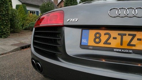 Audi heeft blijkbaar geen al te groot vertrouwen in de toekomst van het Lamborghini, waarvan het al geruime tijd eigenaar is. Want op basis van de Gallardo brengt Audi nu de R8 uit om zelf ook in deze
