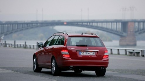 Voor het eerst gebruikt Mercedes-Benz de aanduiding Estate in het gamma en wordt de term combi dus overboord gezet om de stationwagen van de C-klasse aan te duiden. Maar gelukkig is het comfort in de 